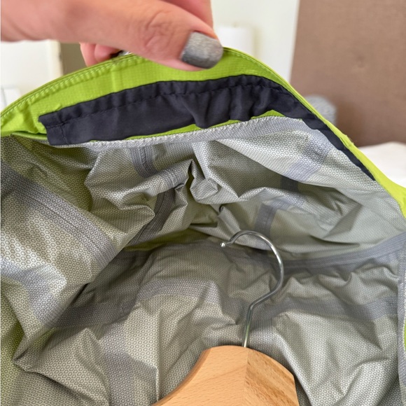 Patagonia Men's Half-Zip Rain Jacket Pullover - Picture 3 of 4